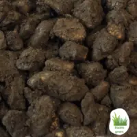 Grove bruine kluiten grond met Stablegreen-logo rechtsonder