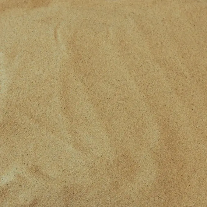 Egaal lichtbeige fijn zand met een zacht oppervlak