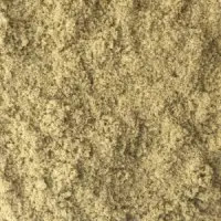 Close-up van fijn geelbeige bunkerzand met korrelige structuur